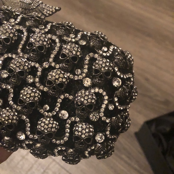 Gorgeous Skull Evening Clutch w Swarovski Crystals - Picture 3 of 8